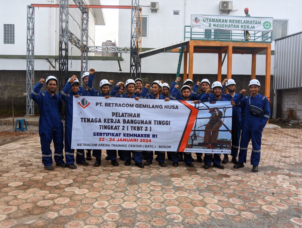 Pelatihan bekerja di ketinggian