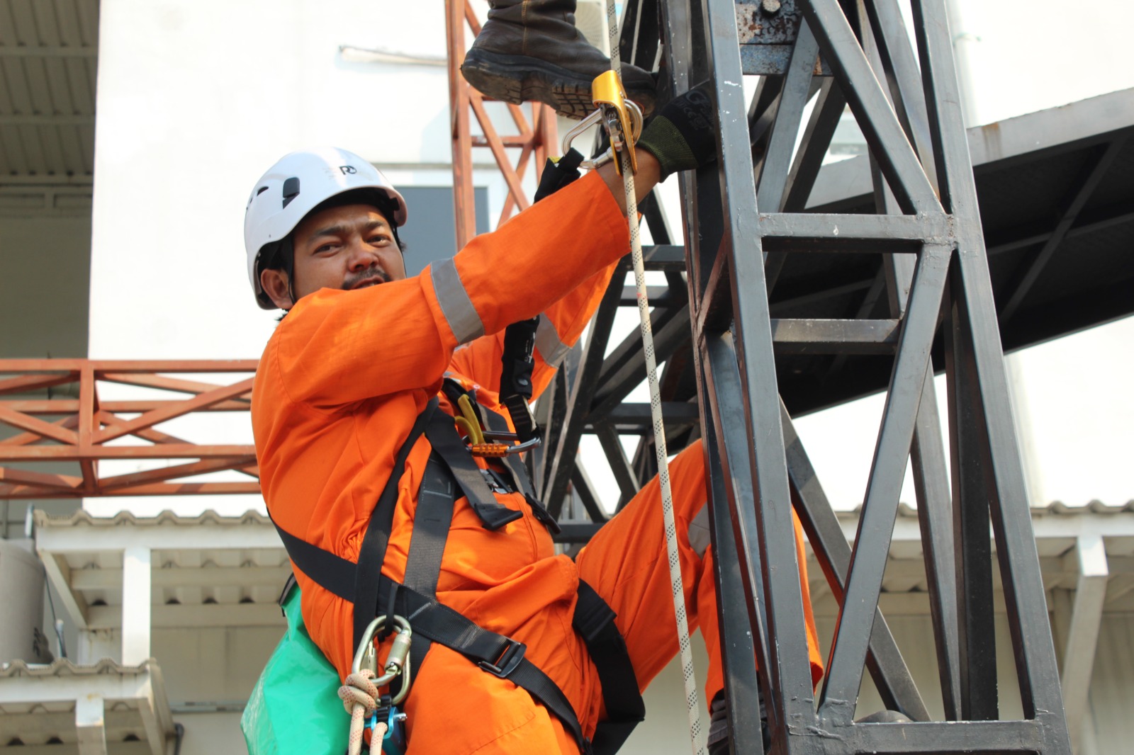 Pelatihan Tenaga Kerja Bangunan Tinggi (TKBT2) Tanggal 29-31 Juli 2026 | PT BETRACOM GEMILANG NUSA whatsapp image 2026 09 08 at 092407